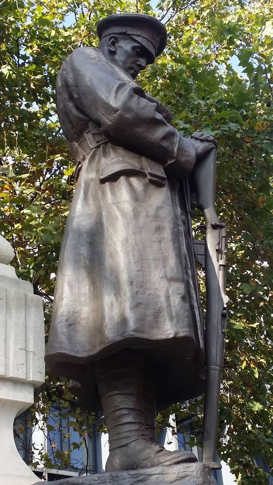 Soldier in Euston Road, London. 3-10-2014. Picture by Tony Martin-Woods